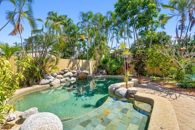 /international/au/8-carbeen-close-holloways-beach-qld-152307240/