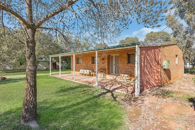 /international/au/30-bendee-street-barellan-nsw-148470348/