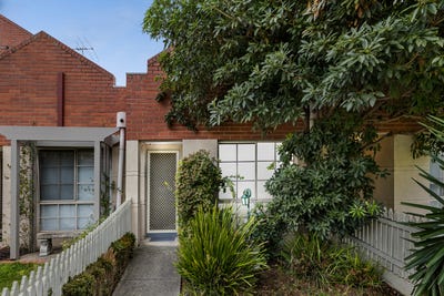 /international/au/9-2a-cameron-road-essendon-vic-148317424/