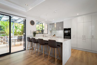/international/au/7-129-131-darley-street-west-mona-vale-nsw-150642284/