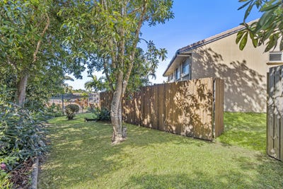 /international/au/45-63-olsen-avenue-labrador-qld-151562524/