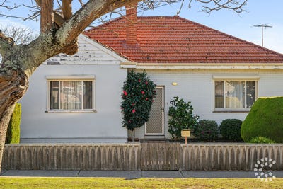 /international/au/91-rennie-crescent-south-hilton-wa-151612924/