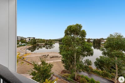 /international/au/20-15-cynthea-teague-crescent-greenway-act-150800952/