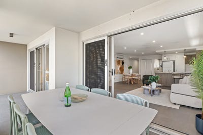 /international/au/2-15-besham-parade-wynnum-qld-152113064/