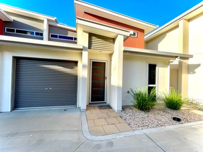 /international/au/15-61-63-lambert-drive-moranbah-qld-148634264/