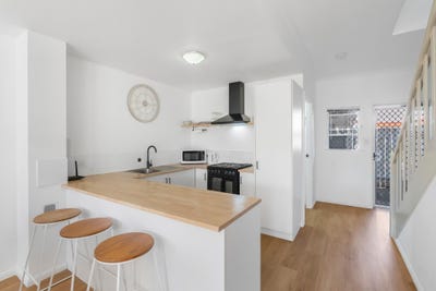 /international/au/3-38-springfield-crescent-manoora-qld-151379772/