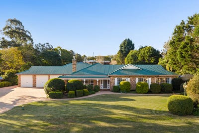 /international/au/11-coral-sea-drive-middle-ridge-qld-148749640/