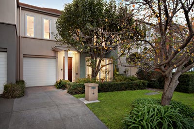 /international/au/9-hobsons-bay-parade-port-melbourne-vic-151385124/