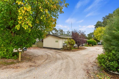/international/au/1-51-victoria-road-clare-sa-150850412/