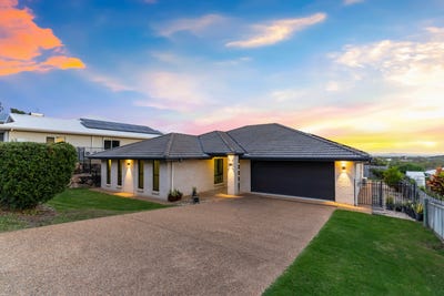 /international/au/14-skyline-drive-norman-gardens-qld-151498112/