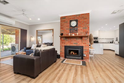 /international/au/49-willow-way-table-top-nsw-148090184/