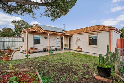 /international/au/6-23-27-napier-court-noarlunga-downs-sa-151115552/