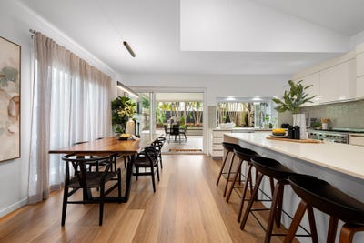 /international/au/28a-moncrief-road-cannon-hill-qld-151213012/