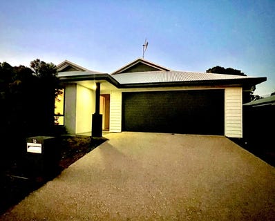 /international/au/10-bushlark-drive-moranbah-qld-151418528/
