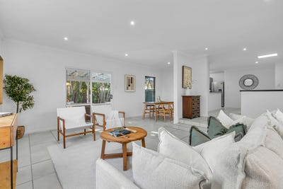 /international/au/23-athos-street-riverhills-qld-151411768/