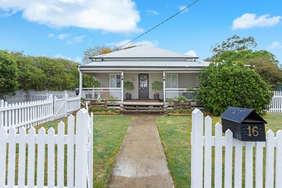 /international/au/16-bunya-street-dalby-qld-152554040/