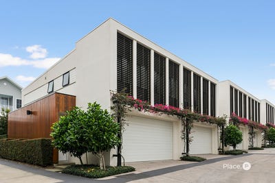 /international/au/18-35-smith-place-cannon-hill-qld-151543464/