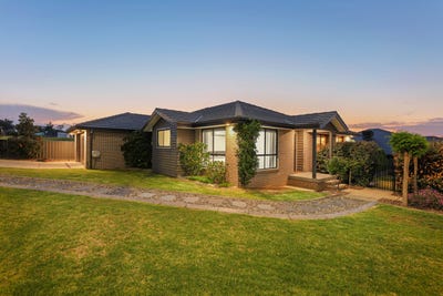 /international/au/24-tuscany-boulevard-tamworth-nsw-152471288/