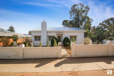 /international/au/74-williams-street-broken-hill-nsw-148379948/