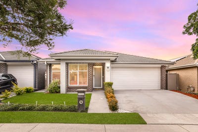 /international/au/12-binalong-street-jordan-springs-nsw-148465640/