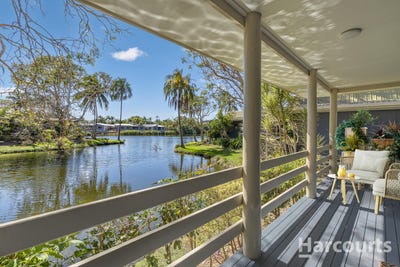 /international/au/20-1-shell-street-urangan-qld-152404068/