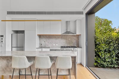 /international/au/12-37-robinson-road-hawthorn-vic-151305448/