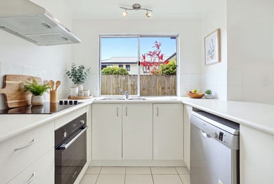 /international/au/1-6-low-street-yandina-qld-152445780/