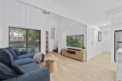 /international/au/17-1a-alison-road-carrara-qld-151021456/