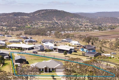 /international/au/1-summit-drive-mount-rascal-qld-152343760/