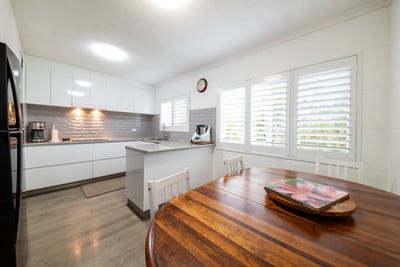 /international/au/81-3-eshelby-drive-cannonvale-qld-151250532/