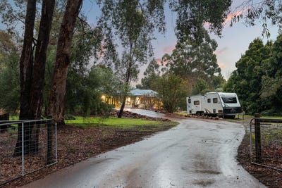 /international/au/5-sanctuary-court-roleystone-wa-152176040/