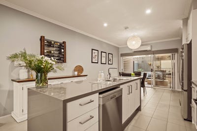 /international/au/2-53-raby-road-coorparoo-qld-152461880/