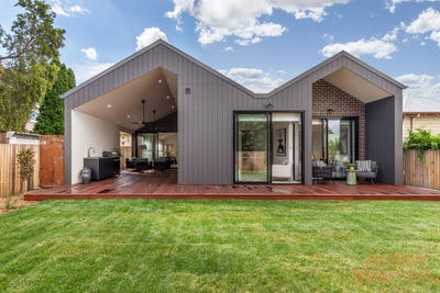 /international/au/10-morton-street-queanbeyan-nsw-150706396/