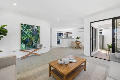 /international/au/19-gentian-drive-arundel-qld-152558544/