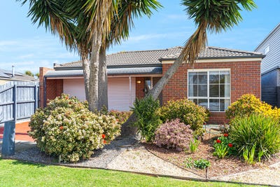 /international/au/12-pearl-bay-passage-st-leonards-vic-152417560/