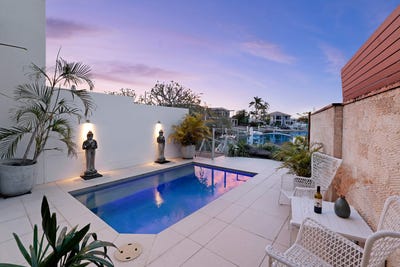 /international/au/2-19-margaroola-avenue-biggera-waters-qld-151189276/