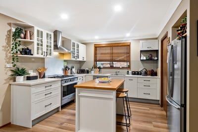 /international/au/13-cherry-tree-close-moss-vale-nsw-148292980/?lang=en