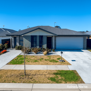 /international/au/12-12a-colvin-place-goulburn-nsw-148705984/