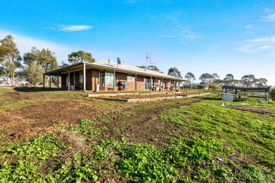 /international/au/66-mercer-street-shelford-vic-148541064/