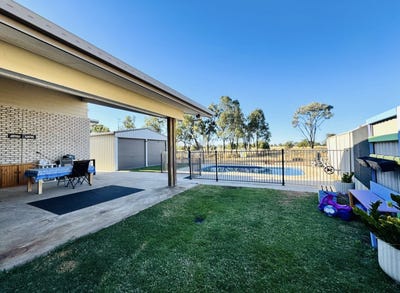 /international/au/52-lambert-drive-moranbah-qld-151406408/