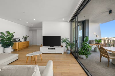 /international/au/505-43-peerless-avenue-mermaid-beach-qld-151394020/