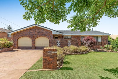 /international/au/7-aster-street-centenary-heights-qld-152630768/