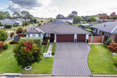 /international/au/19-taloumbi-place-orange-nsw-151048720/
