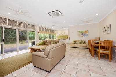 /international/au/11-rumbala-court-bushland-beach-qld-151236560/
