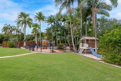 /international/au/10-bloodwood-close-mooloolah-valley-qld-151026340/