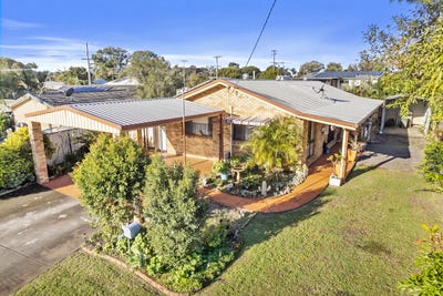 /international/au/4-gillian-street-beachmere-qld-151478440/