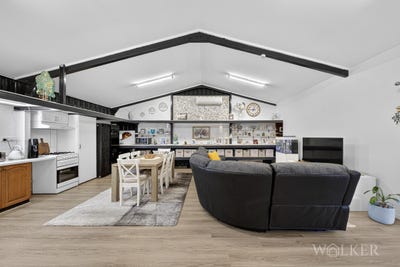 /international/au/90-vulture-street-ellalong-nsw-151179404/