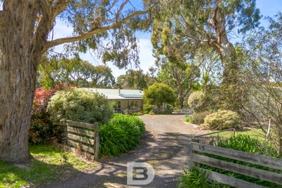 /international/au/15-pyrete-road-bullengarook-vic-152459428/