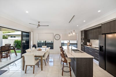 /international/au/10-vista-place-julago-qld-151586648/