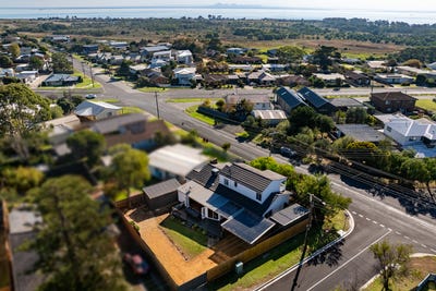 /international/au/10-smythe-street-portarlington-vic-151183420/